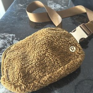 Lululemon 🇨🇦 Sherpa Belt Bag